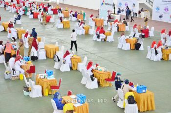 Mengejar "deadline" vaksinasi tahap pertama