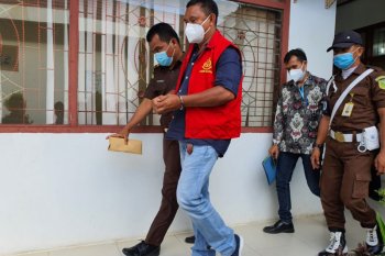Tersangka perusakan mangrove dimejahijaukan, terlibat reklamasi tanpa izin