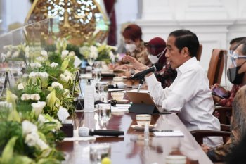 Presiden Jokowi mengakui sosialisasi vaksinasi COVID-19 masih kurang