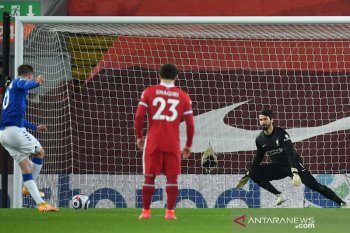 Liverpool ditundukkan Everton 0-2