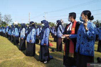 Wako Pariaman lantik ratusan PNS, salah satunya non muslim