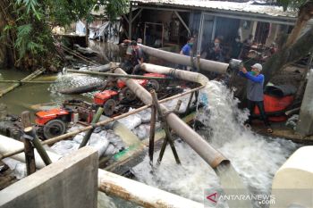 Delapan pompa sedot banjir yang genangi sawah di Kudus