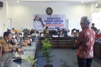 Mengabdi sejak 2004, ratusan pegawai honorer K2 Pemkab Pasaman Barat berlinang air mata adukan nasib ke angota DPR RI