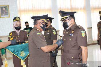 Kajati Sumbar lantik delapan pejabat eselon III