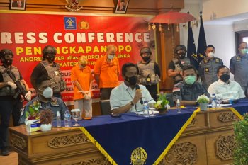 Polri dan Imigrasi tangkap  buronan Interpol Andrew Ayer