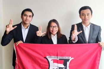 Mahasiswa FH Unhas juara pertama kompetisi debat nasional