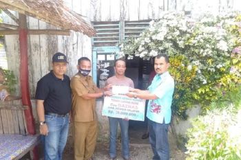 Baznas Pesisir Selatan serahkan bantuan bedah rumah pada warga kampung Jalamu