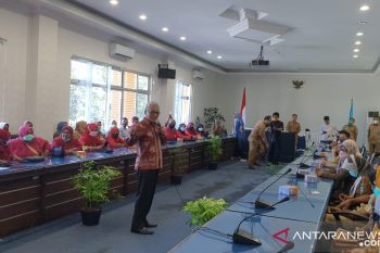Ribuan guru honorer di Pasaman Barat adukan nasib ke anggota DPR RI