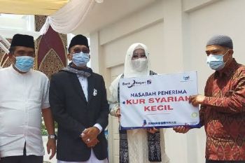 Bupati Pessel dan Bank Nagari serahkan Kur Syariah