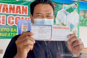 Puluhan wartawan Banyumas jalani vaksinasi COVID-19