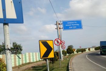 Banyak rambu lalu lintas di Simeulue rusak