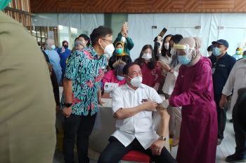 Vaksinasi tahap II di Jatim sasar 21 juta lansia