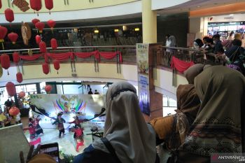 Warga Pekanbaru antusias saksikan penampilan kesenian Minangkabau khas Pariaman