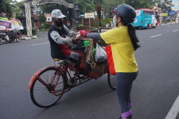 Rayakan HUT Ke-8, Zuna Gloves ajak komunitas pesepeda Semarang berbagi
