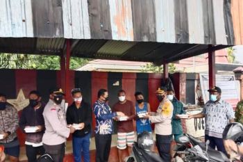 Satgas COVID-19 bagi 1.000 makanan siap saji ke warga Kota Jayapura
