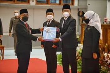 Gubernur Jatim Khofifah tantang Gus Ipul jadikan Pasuruan sebagai Singapura-nya Jatim