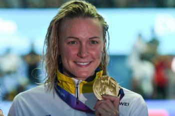 Sarah Sjostrom si ratu gaya kupu-kupu berenang kembali