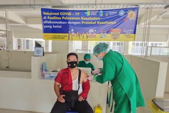 50 anggota Polres Ogan Komering  Ulu divaksin