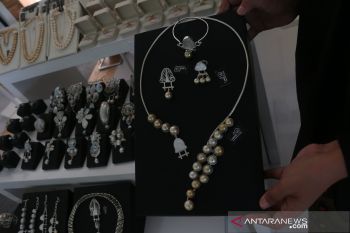 UMKM perkenalkan Rumah Lumbung Sasak lewat produk perhiasan