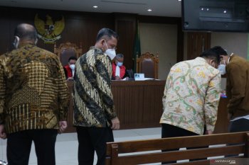 Jaksa KPK cecar Dirjen Kemenspos terkait istilah  "bina lingkungan"