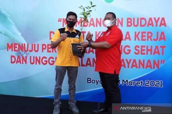 Perumda Boyolali serahkan 1.000 bibit tanaman untuk hijaukan Merbabu