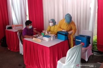 Pedagang di Sumatera Selatan mulai divaksinasi  COVID-19