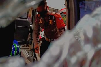 Pelaku balapan liar dikenakan wajib lapor karena tabrak mobil polisi