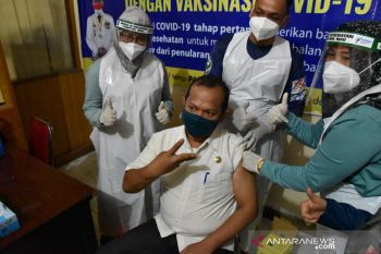 Dinas PMD Inhil vaksinasi COVID-19, ada yang takut jarum suntik
