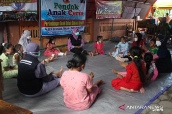 Mobil KaCa UMM hibur anak-anak korban longsor di Nganjuk