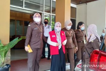 Jaksa tahan tersangka kasus korupsi KJKS kelurahan di Padang
