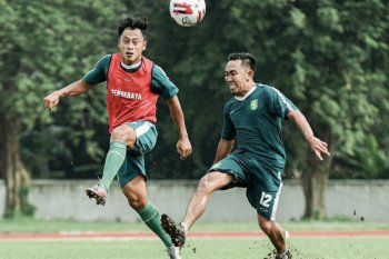 Persebaya ikat dua pemain eks-Persela, Samsul Arif-Ady Setiawan