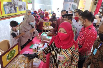 Pemkot Bandarlampung evaluasi penerapan pembatasan jam operasional usaha
