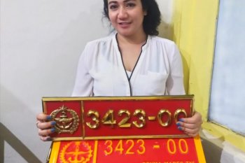 Wanita yang pamer mobil berpelat dinas  TNI milik suaminya  diamankan Polisi Militer