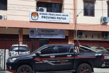 Ketua KPU beserta tiga anggotanya diberhentikan