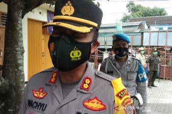 Bhabinkamtibmas bantu disiplinkan penerapan protokol kesehatan desa di Bantul