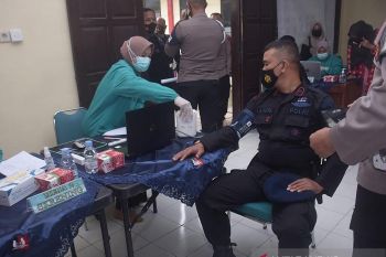56 personel Brimob Kota Padang Panjang jalani vaksinasi COVID-19