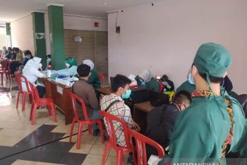 500 pedagang di Pasar Induk Pasirhayam Cianjur jalani vaksinasi tahap kedua