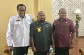 Gubernur dan Sekda Papua definitif Dance Flassy gelar pertemuan