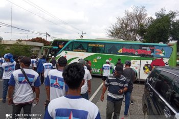 Massa penentang  tiba,  KLB Partai Demokrat sempat memanas