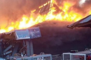 Ratusan lapak bangunan pasar Lembor di Manggarai Barat hangus terbakar