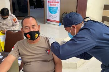 Personel Polda Kaltara mulai vaksin COVID-19 fase satu
