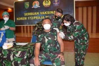 Kodam XVII/Cenderawasih laksanakan vaksinasi COVID-19