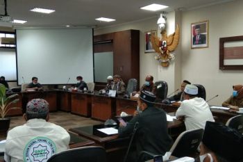 GNPF Ulama Sumbar sampaikan aspirasi ke DPRD Sumbar tolak SKB 3 menteri