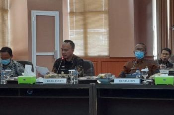 Wakil Bupati Lampung Selatan ikuti rapat penanggulangan kemiskinan secara virtual