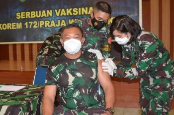 Dandrem 172/PWY beserta 250 prajurit divaksinasi COVID-19