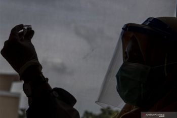 Dinkes Sumsel pastikan semua daerah mulai vaksinasi  pelayan publik