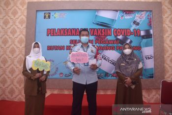 30 pegawai rutan Padang Panjang divaksinasi