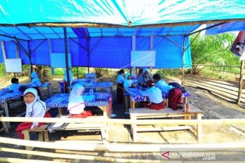 Sekolah Darurat Desa Terpencil Di Sumatera Barat