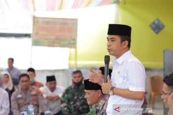 Wawako Solok serahkan SK RT, RW dan Linmas se-Kelurahan Tanah Garam