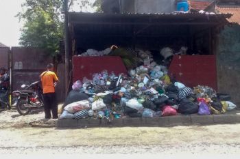 DLH Yogyakarta tambah frekuensi pengambilan sampah atasi tumpukan di depo